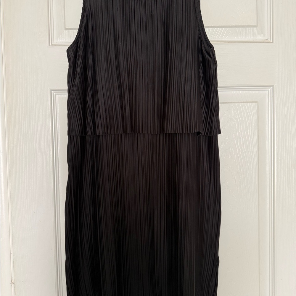 H&M Black Pleated Midi Dress